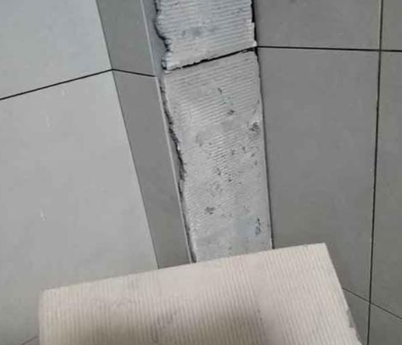 来凤瓷砖空鼓维修公司分享下厨房瓷砖脱落的补救措施。